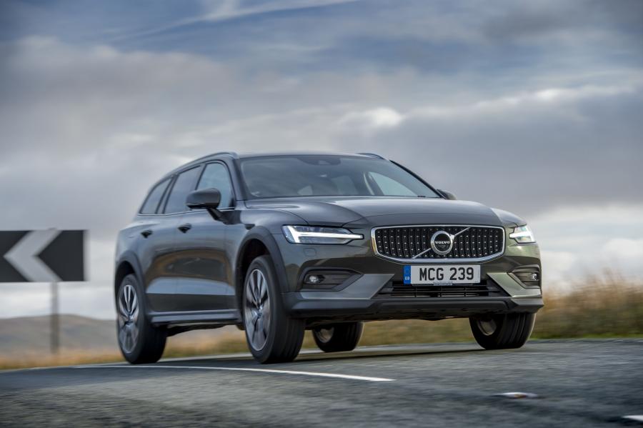  Volvo V60 D4 Cross Country 2019 года  (UK) (фото 27 из 43)
